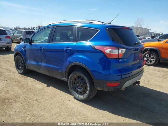 1FMCU9J95HUE80300 Ford Escape Titanium