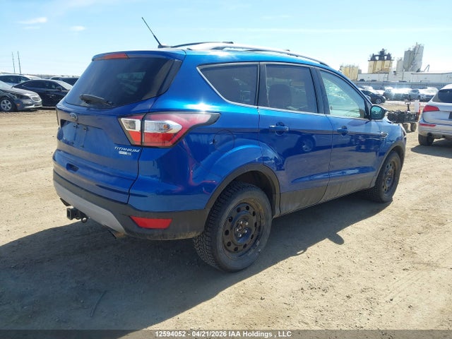 1FMCU9J95HUE80300 Ford Escape Titanium