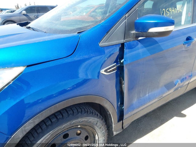 1FMCU9J95HUE80300 Ford Escape Titanium