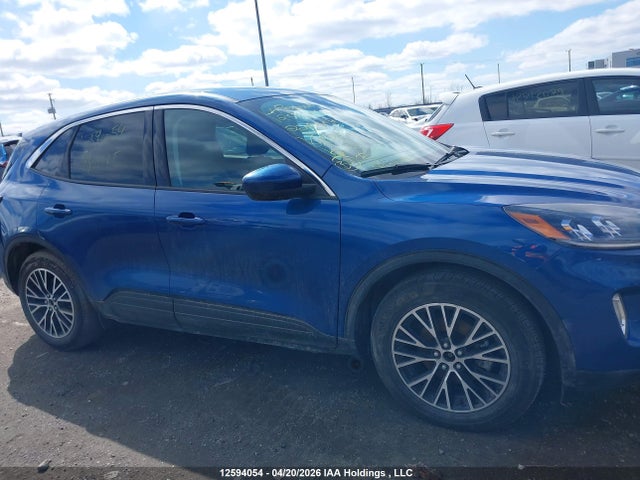 1FMCU0KZ4NUB23115 Ford ESCAPE SEL