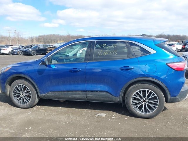 1FMCU0KZ4NUB23115 Ford ESCAPE SEL