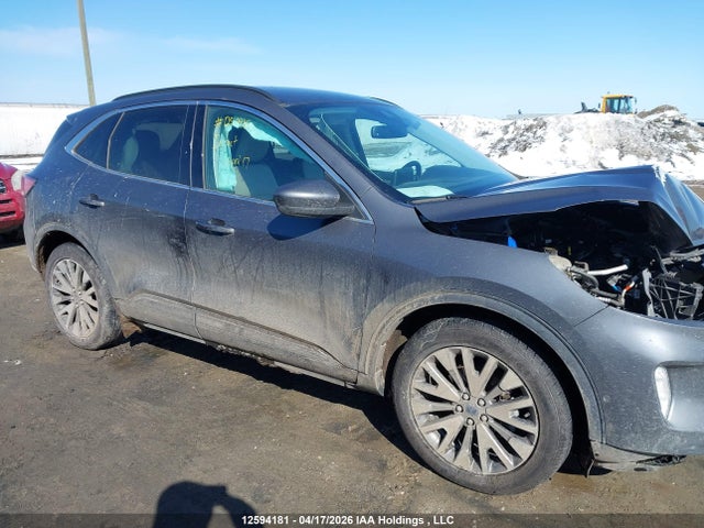 1FMCU9J93MUB35440 Ford Escape Titanium