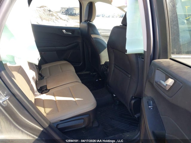 1FMCU9J93MUB35440 Ford Escape Titanium