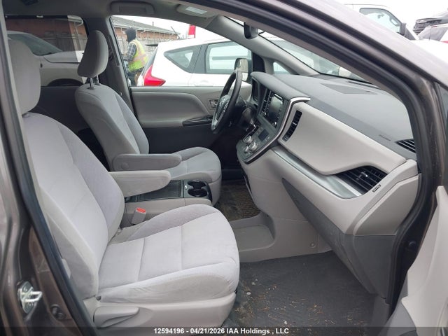 2020 Toyota Sienna Le მანქანა იყიდება აუქციონზე, vin: 5TDKZ3DC9LS056699, აუქციონის ნომერი: 12594196