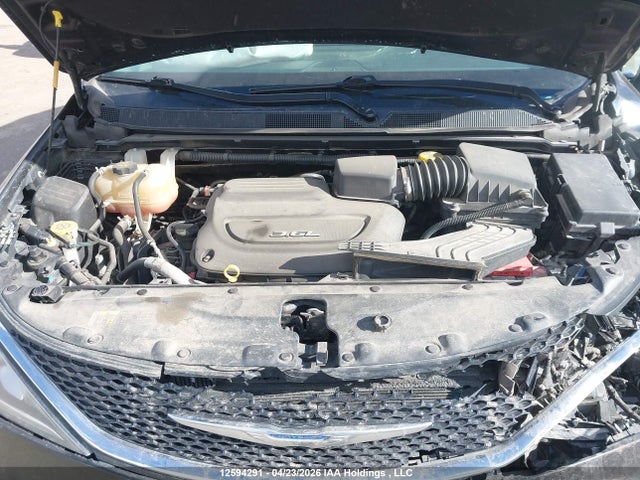 Chrysler Pacifica Touring-l 2017 2C4RC1EG8HR756588 Image 9