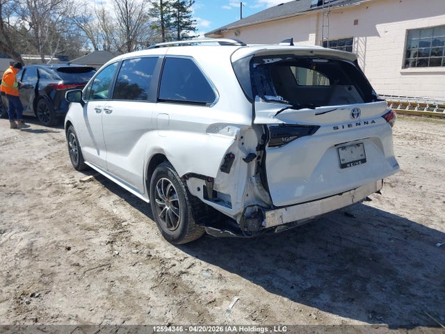 12594346 :رقم المزاد ، 5TDGRKEC3RS184993 vin ، 2024 Toyota Sienna Xle 8-passenger مزاد بيع
