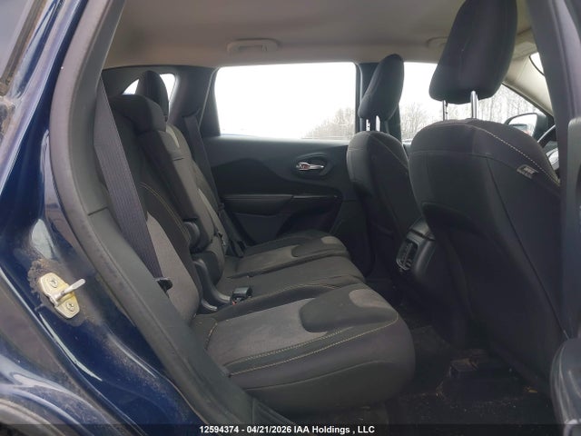 1C4PJMAS7FW685901 Jeep Cherokee Sport
