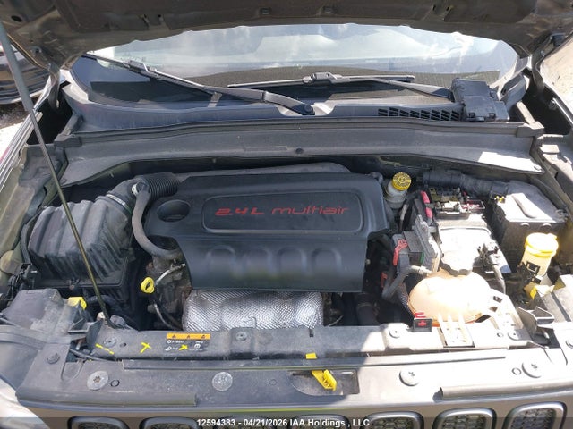 ZACCJBCTXGPE23992 Jeep Renegade