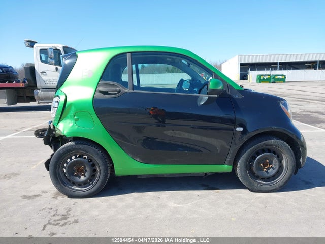 Продаж на аукціоні авто 2017 Smart Fortwo Electric Drive Passion, vin: WMEFJ9BA7HK236034, номер лоту: 12594454
