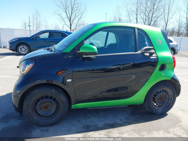 Продаж на аукціоні авто 2017 Smart Fortwo Electric Drive Passion, vin: WMEFJ9BA7HK236034, номер лоту: 12594454