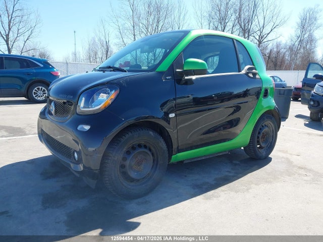 Продаж на аукціоні авто 2017 Smart Fortwo Electric Drive Passion, vin: WMEFJ9BA7HK236034, номер лоту: 12594454