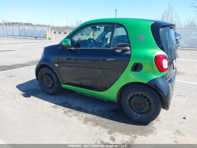 Продаж на аукціоні авто 2017 Smart Fortwo Electric Drive Passion, vin: WMEFJ9BA7HK236034, номер лоту: 12594454