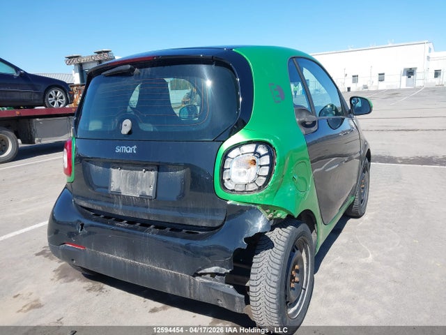 Продаж на аукціоні авто 2017 Smart Fortwo Electric Drive Passion, vin: WMEFJ9BA7HK236034, номер лоту: 12594454