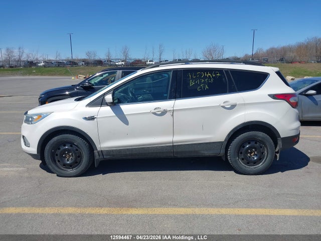 2017 Ford Escape მანქანა იყიდება აუქციონზე, vin: 1FMCU0GD9HUB17568, აუქციონის ნომერი: 12594467