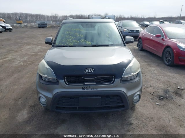 12594549 :رقم المزاد ، KNDJT2A65D7518175 vin ، 2013 Kia Soul +/!/sport مزاد بيع
