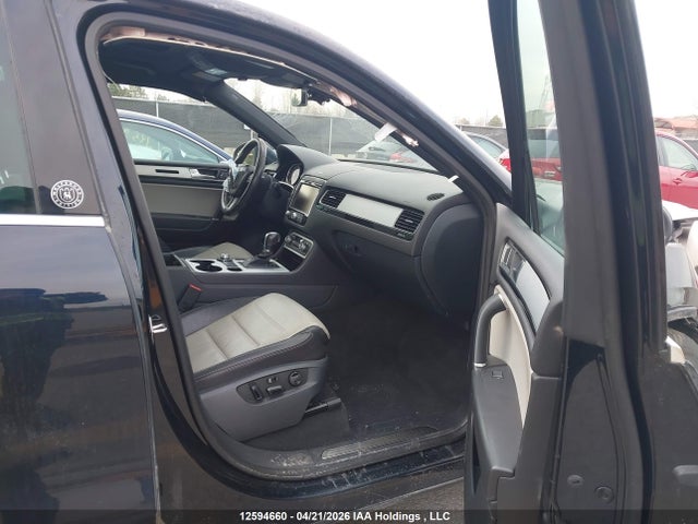 12594660 :رقم المزاد ، WVGRF7BP1HD002297 vin ، 2017 Volkswagen Touareg 3.6l Wolfsburg Edition مزاد بيع