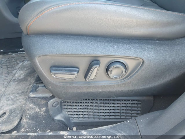5TDGSKFC1PS102372 Toyota Sienna Xse 7-passenger