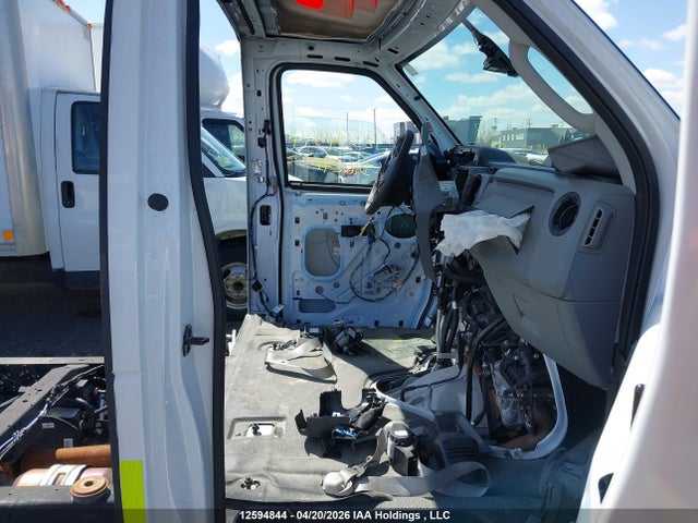 1FDWE3FNXSDD16271 Ford Econoline E350 Super Duty Cutaway Van
