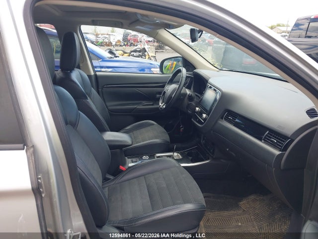 JA4AZ2A33LZ614842 Mitsubishi Outlander Es