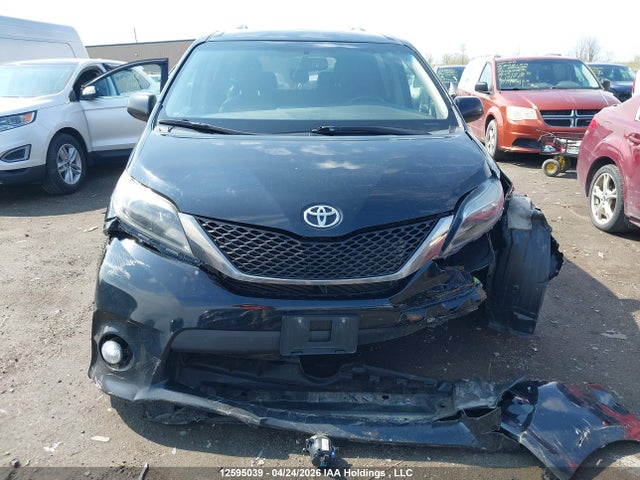 2015 Toyota Sienna Se 8 Passenger მანქანა იყიდება აუქციონზე, vin: 5TDXK3DC4FS533151, აუქციონის ნომერი: 12595039
