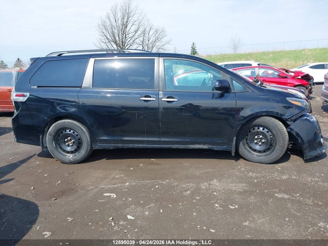 2015 Toyota Sienna Se 8 Passenger მანქანა იყიდება აუქციონზე, vin: 5TDXK3DC4FS533151, აუქციონის ნომერი: 12595039