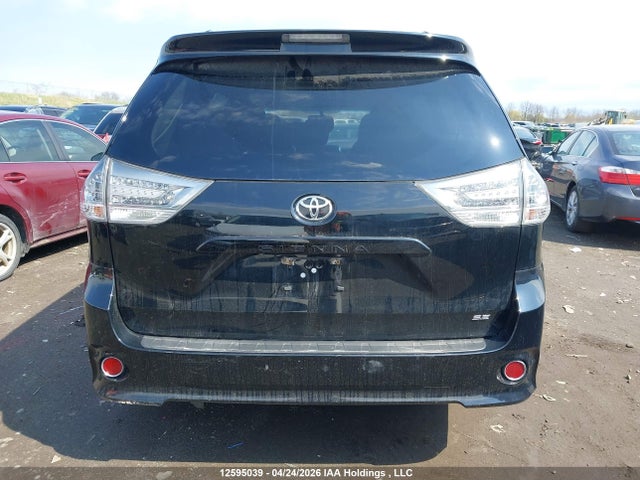 2015 Toyota Sienna Se 8 Passenger მანქანა იყიდება აუქციონზე, vin: 5TDXK3DC4FS533151, აუქციონის ნომერი: 12595039