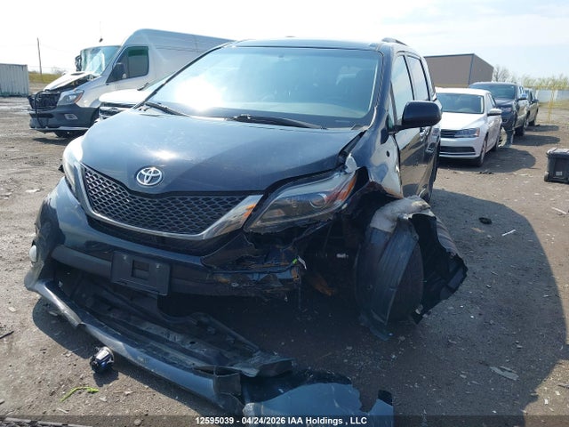 2015 Toyota Sienna Se 8 Passenger მანქანა იყიდება აუქციონზე, vin: 5TDXK3DC4FS533151, აუქციონის ნომერი: 12595039