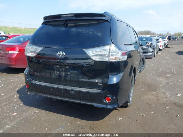 2015 Toyota Sienna Se 8 Passenger მანქანა იყიდება აუქციონზე, vin: 5TDXK3DC4FS533151, აუქციონის ნომერი: 12595039