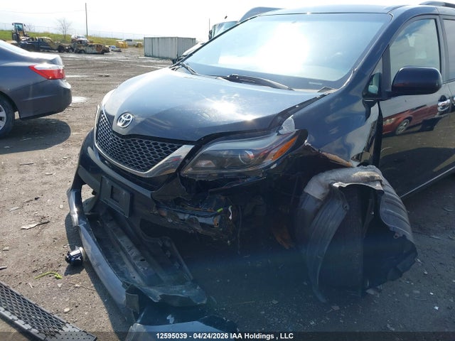 2015 Toyota Sienna Se 8 Passenger მანქანა იყიდება აუქციონზე, vin: 5TDXK3DC4FS533151, აუქციონის ნომერი: 12595039