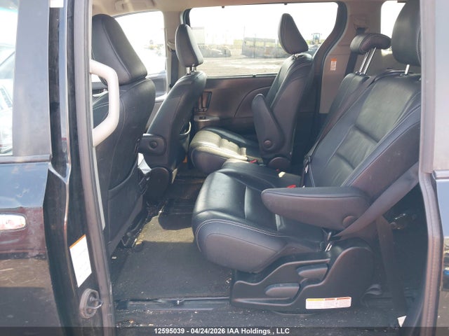 2015 Toyota Sienna Se 8 Passenger მანქანა იყიდება აუქციონზე, vin: 5TDXK3DC4FS533151, აუქციონის ნომერი: 12595039