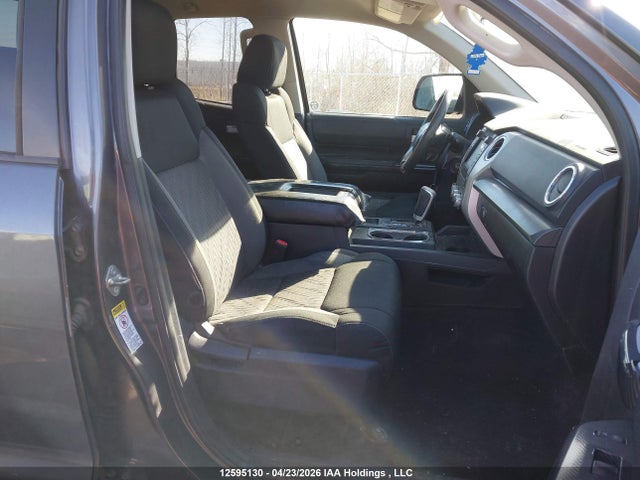 5TFUY5F18FX425005 Toyota Tundra Sr 5.7l V8