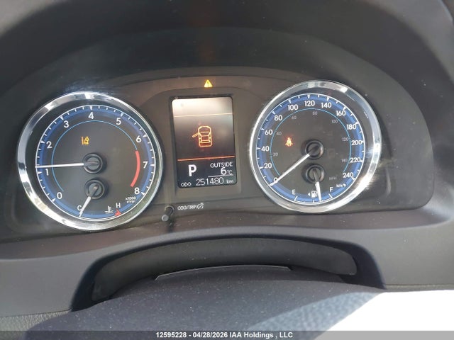 2T1BURHE1JC098464 Toyota COROLLA LE
