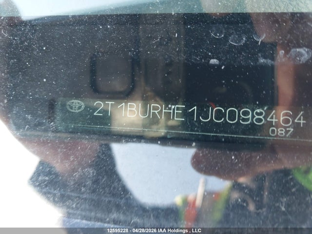 2T1BURHE1JC098464 Toyota COROLLA LE
