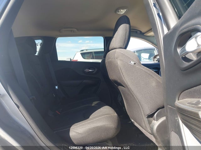 1C4PJMCS5GW260725 Jeep Cherokee Latitude