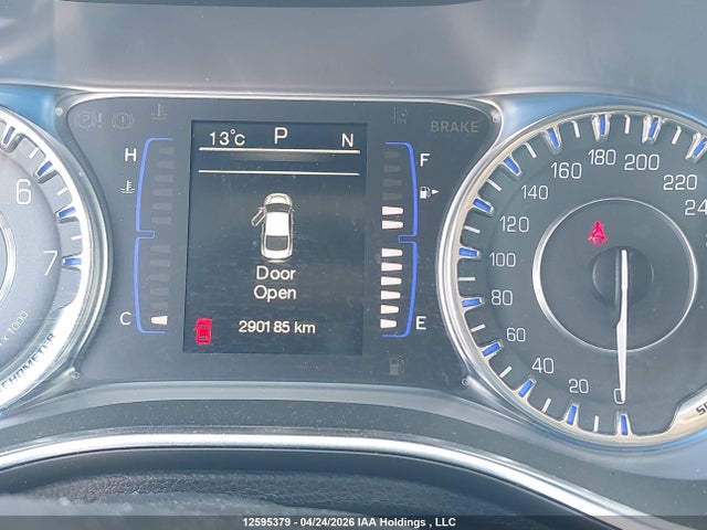 12595379 :رقم المزاد ، 1C3CCCAG2FN736746 vin ، 2015 Chrysler 200 مزاد بيع