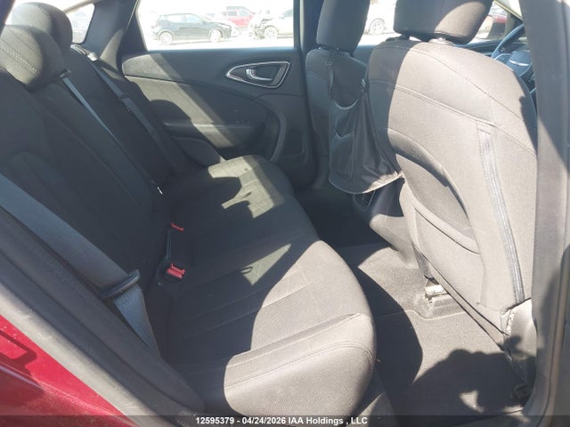 12595379 :رقم المزاد ، 1C3CCCAG2FN736746 vin ، 2015 Chrysler 200 مزاد بيع
