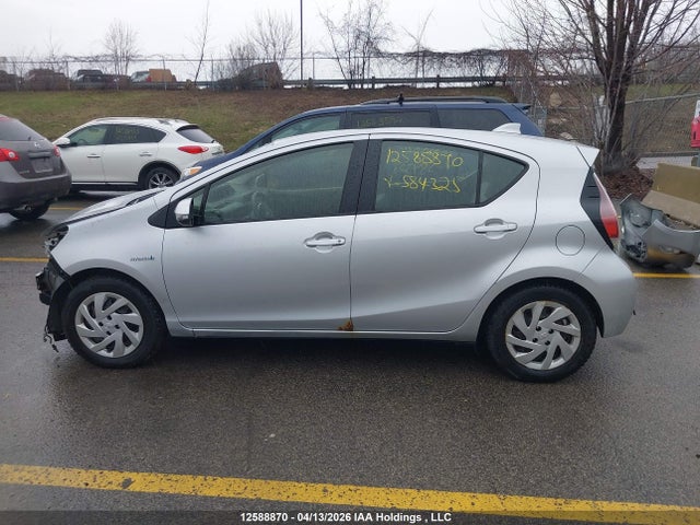 JTDKDTB37F1584325 Toyota Prius C Technology