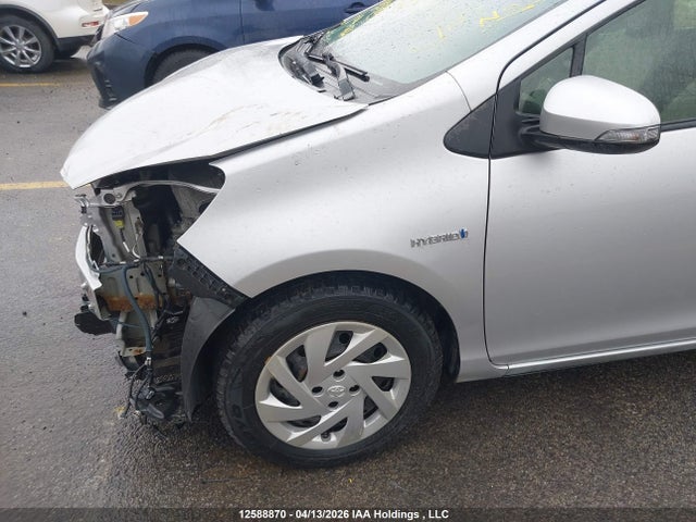 JTDKDTB37F1584325 Toyota Prius C Technology