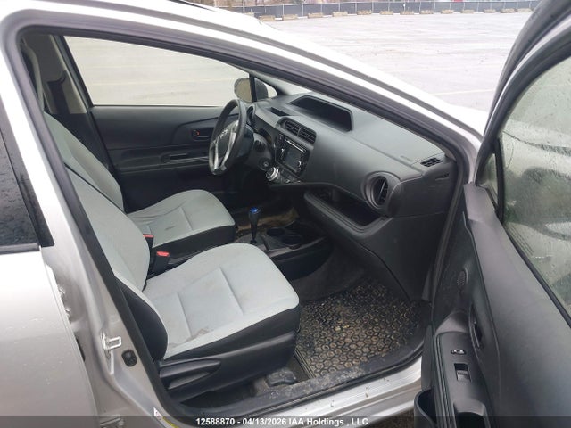 JTDKDTB37F1584325 Toyota Prius C Technology