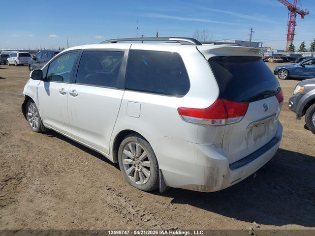 2012 Toyota Sienna Xle 7 Passenger მანქანა იყიდება აუქციონზე, vin: 5TDDK3DC3CS041662, აუქციონის ნომერი: 12595747
