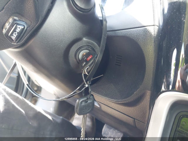 2T1BURHE5JC983279 Toyota Corolla