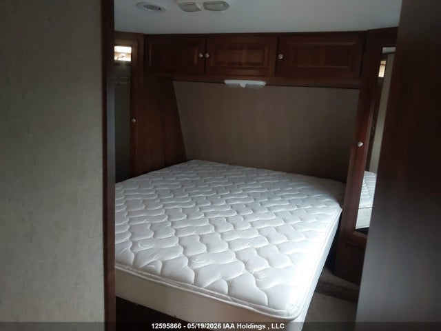 2015 Coachmen 345bhs მანქანა იყიდება აუქციონზე, vin: 5ZT3CLTB3FA310311, აუქციონის ნომერი: 12595866