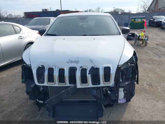 1C4PJLAS4GW369786 Jeep Cherokee Sport