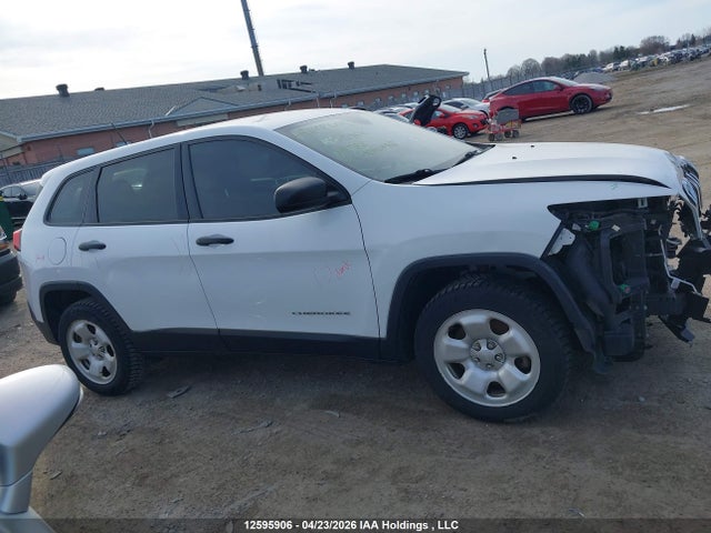 1C4PJLAS4GW369786 Jeep Cherokee Sport