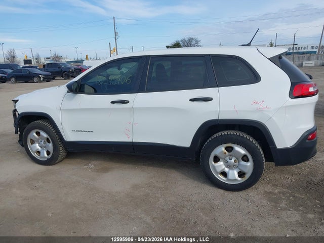 1C4PJLAS4GW369786 Jeep Cherokee Sport