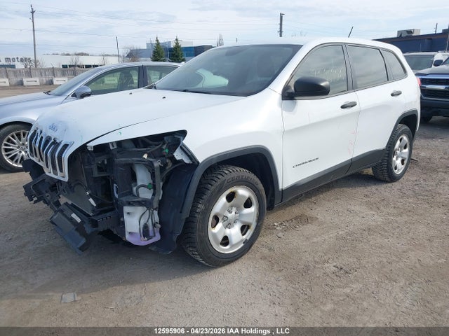1C4PJLAS4GW369786 Jeep Cherokee Sport