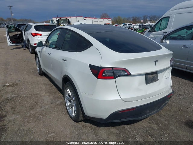 5YJYGDEE2MF070374 Tesla Model Y