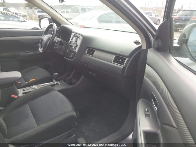 JA4JZ3AX7EZ602124 Mitsubishi Outlander Se