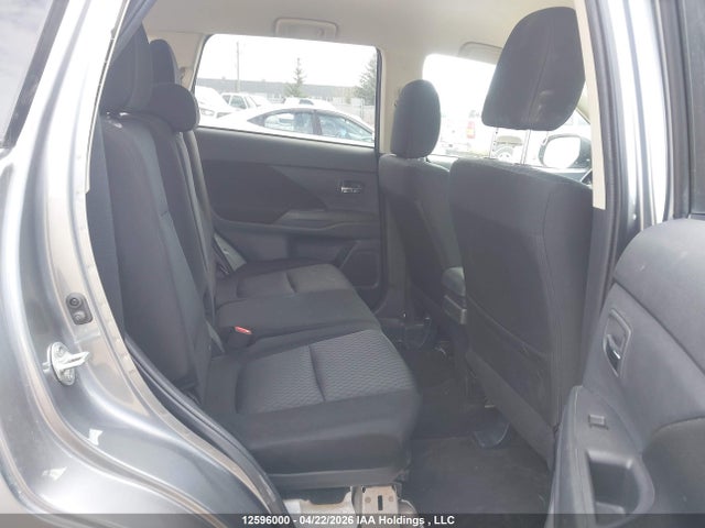 JA4JZ3AX7EZ602124 Mitsubishi Outlander Se