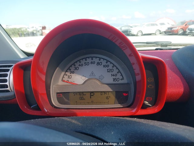 12596025 :رقم المزاد ، WMEEJ3BAXAK413111 vin ، 2010 Smart Fortwo Pure/passion مزاد بيع